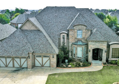 Residential home in Oklahoma City with Malarkey Legacy IR shingles in Natural Wood installed by Yates Roofing.